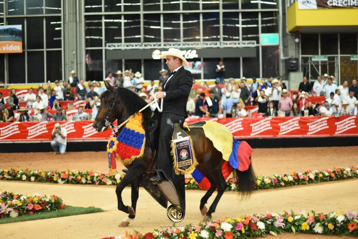 VÍDEO:Kaín y Rey de Reyes Los Campeones De la Trocha Colombiana, Feria de Flores